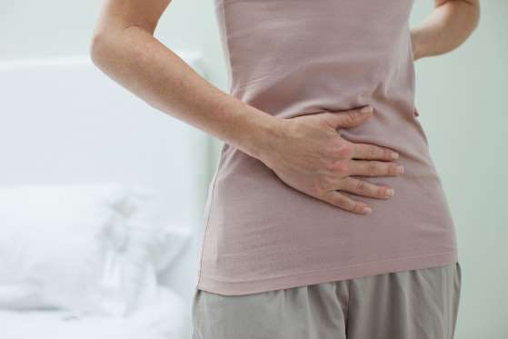 Có cách nào để giảm thiểu triệu chứng bụng giật giật bên trái?
