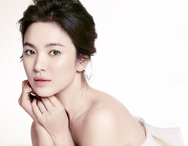 Song Hye Kyo khởi kiện khi bị đồn là gái bao