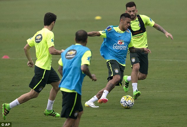 Neymar tập luyện điên cuồng trước đại chiến với Suarez