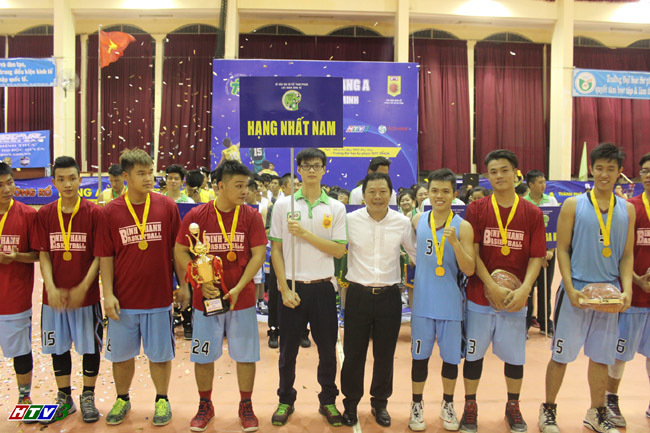 Đội Bình Thạnh giành cúp vô địch giải bóng rổ hạng A TP.HCM