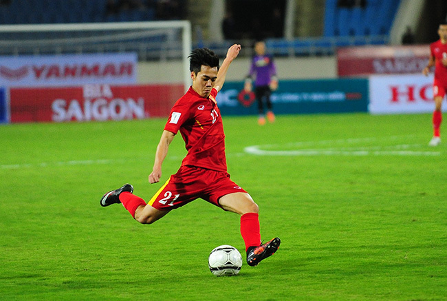 Văn Toàn ghi bàn 29