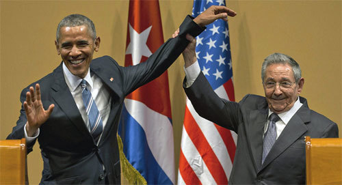 Video khoảnh khắc khó xử của Obama với lãnh đạo Cuba