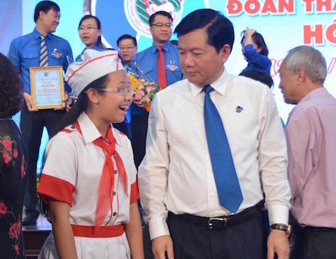 Thanh niên phải giải quyết những vấn đề bức xức của người dân