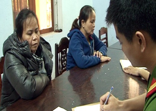 Bắt quả tang nhiều 'quý bà' chơi lô đề khủng