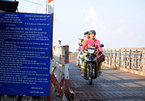 Nín thở qua cầu sắt “chờ sập” ở Sài Gòn