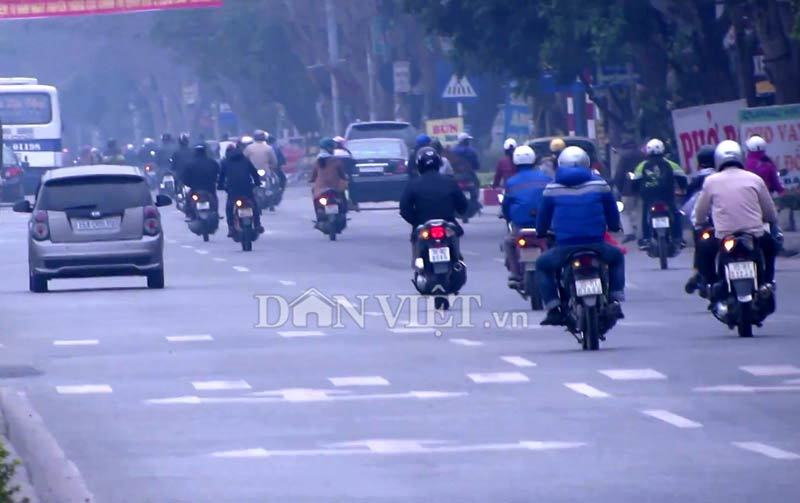 Chuyện lạ ở Hải Phòng: Đồng loạt xi-nhan trái nhưng vẫn... đi thẳng