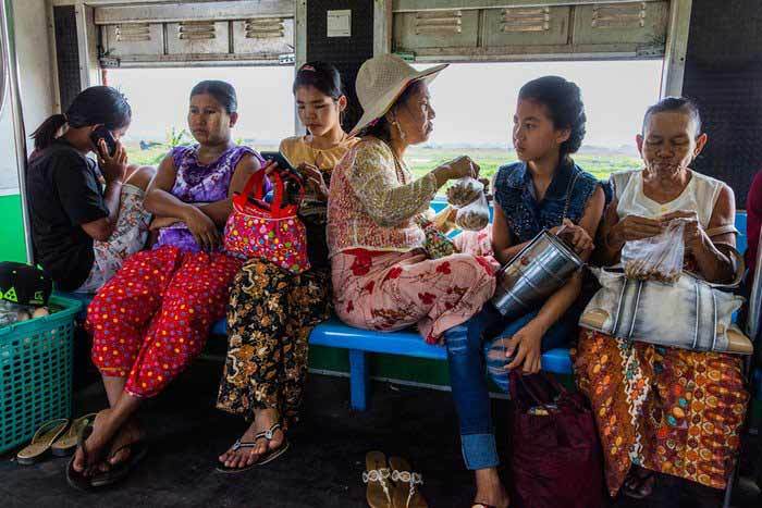 Trải nghiệm tàu chợ ở cố đô Yangon