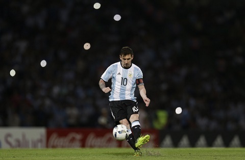 Messi nhảy tango, Argentina giành trọn 3 điểm
