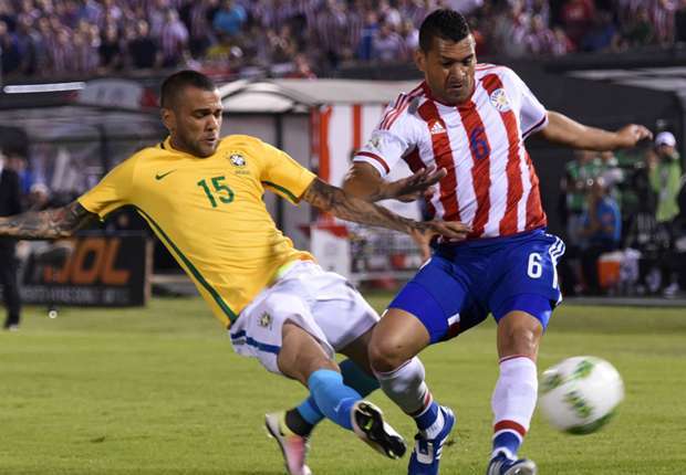 Alves ghi bàn phút 92, Brazil 'giật' 1 điểm từ tay Paraguay