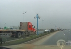 Xe container phóng ngược chiều như 'điên' tại Hà Nội