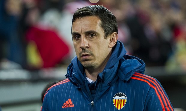 Valencia sa thải HLV Gary Neville