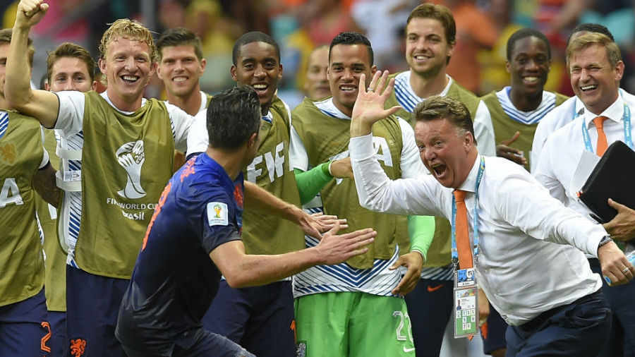 Sắp phải ra đường, Van Gaal có ngay