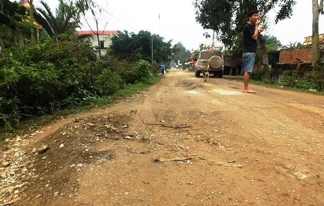 Gần 10 năm không làm xong nổi 3km đường