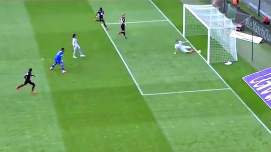 Top 10 pha cứu thua kinh điển của các hậu vệ