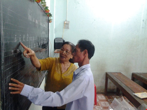 'Người hùng’ cứu đoàn tàu hỏa trong vụ sập cầu Ghềnh đi học chữ