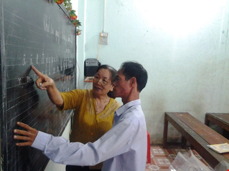 'Người hùng’ cứu đoàn tàu hỏa trong vụ sập cầu Ghềnh đi học chữ