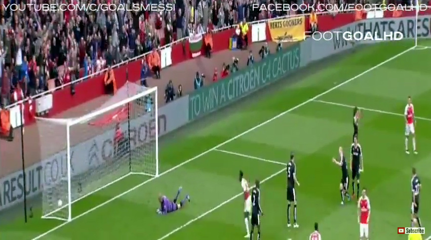 Bellerin dứt điểm đập chân hậu vệ nâng tỷ số lên 3-0