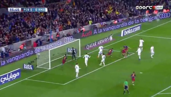 Pique đánh đầu hiểm hóc mở tỷ số