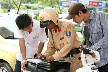 Tôi có thể quay lại Việt Nam nộp phạt sau 2 năm đi nước ngoài?