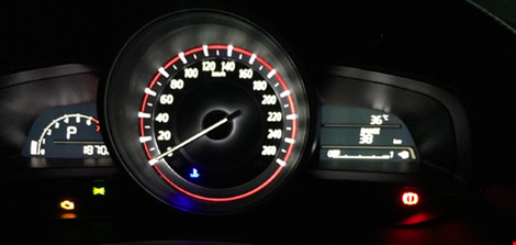 Lái xe nên làm gì khi táp-lô hiện đèn 'check engine'?