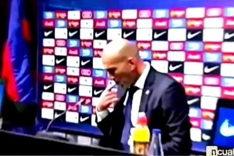 Hành động kỳ lạ của Zidane sau khi đánh bại Barcelona