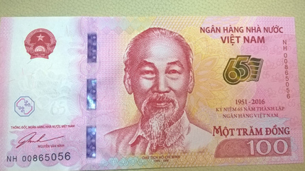 Tờ 100 đồng bán bán gần bằng 1 USD