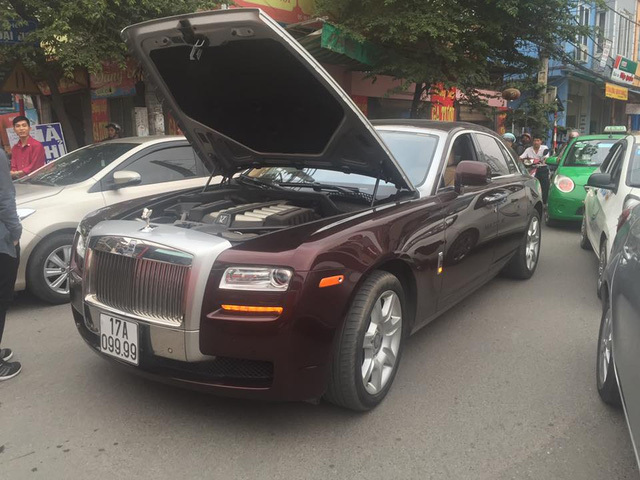 Rolls-Royce biển 