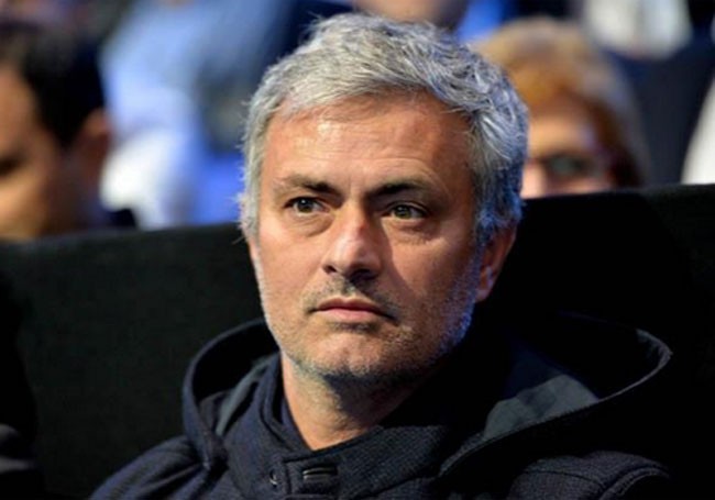 HLV Hữu Thắng sắp đối đầu với Mourinho?