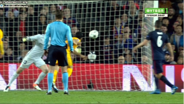 Suarez lập cú đúp nâng tỷ số lên 2-1