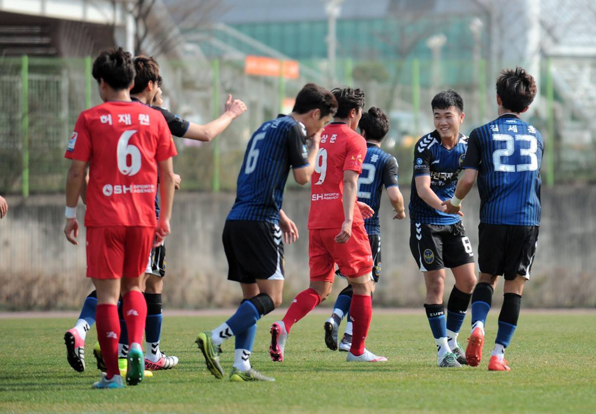 Xuân Trường tỏa sáng ở trận ra mắt Incheon United