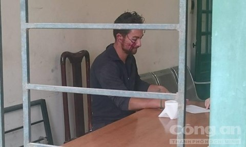 Một người Đức cướp xe máy gây náo loạn trong đêm