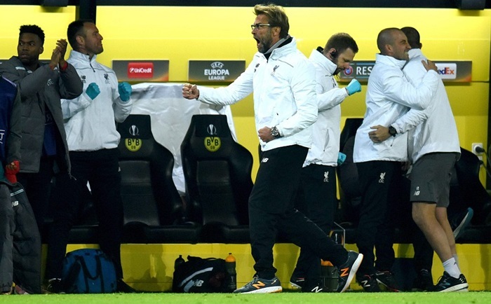 Klopp ăn mừng đầy cảm xúc khi học trò