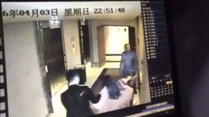 Clip cô gái bị hành hạ tại khách sạn gây rúng động TQ