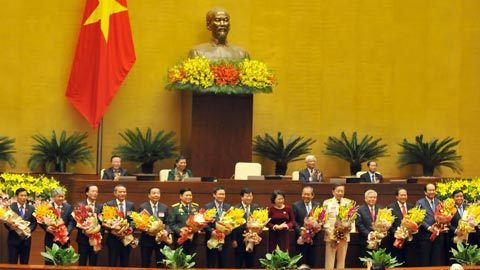 Ra mắt 3 phó thủ tướng, 18 bộ trưởng mới