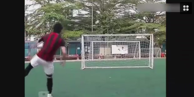 Xem pha sút phạt qua 2 cầu môn thành bàn siêu dị