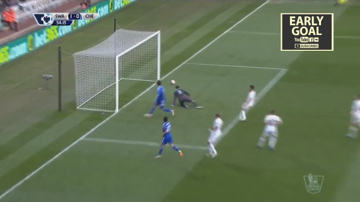 Pato đánh gót sạt cột dọc trong gang tấc