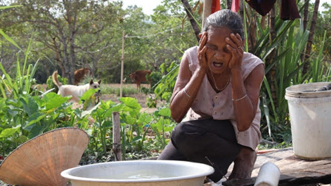 Đi hàng km chắt từng chai nước suối