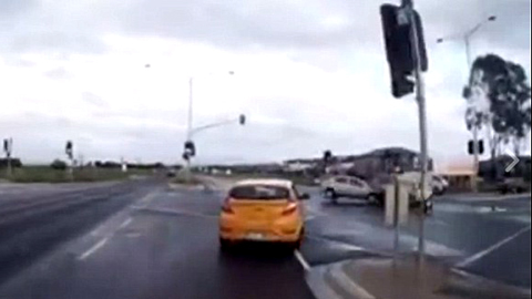 10 clip 'nóng': Hình ảnh tai nạn gây sốc vì 'ô tô ma'