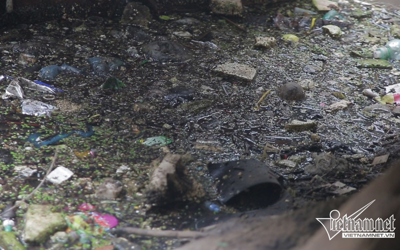 Ổ bệnh lộ thiên giữa HN