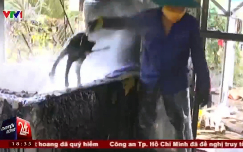 Nhổ lông vịt bằng hóa chất đen xì