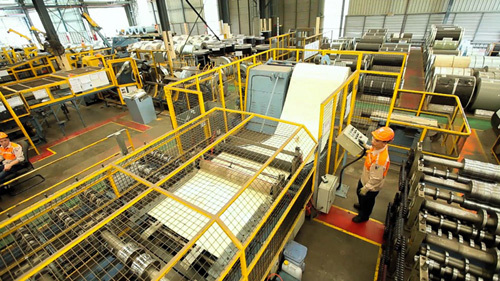 DN tôn thép trọng chữ Tín để giành thị trường