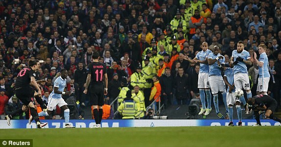 Joe Hart cứu thua 48