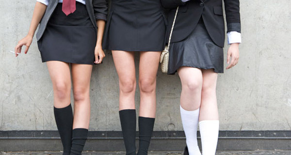 Trường cấm nữ sinh mặc váy ngắn bị phản đối