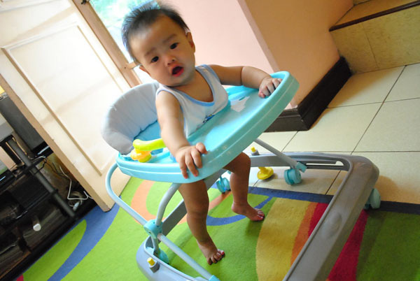 Trẻ gặp tai nạn thương tâm vì xe tập đi