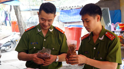 Hà Nội: Bắt gần 1 tấn gia vị không nguồn gốc