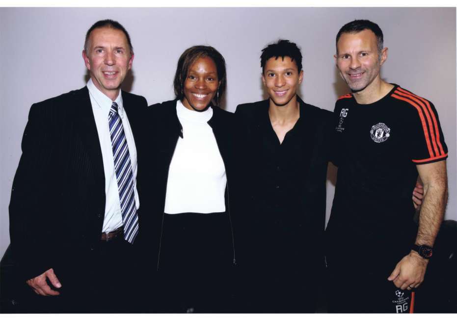 Arsenal thua đau M.U trong vụ Nishan