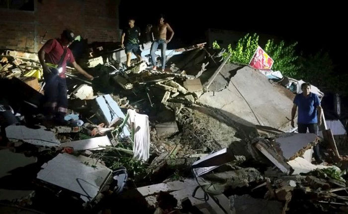 Hơn 670 người thương vong do động đất ở Ecuador
