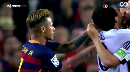 Cay cú tát đối thủ, Neymar nguy to