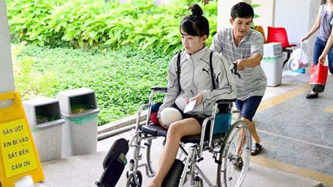 Mạnh thường quân thuê xe đưa nữ sinh bị cưa chân về nhà