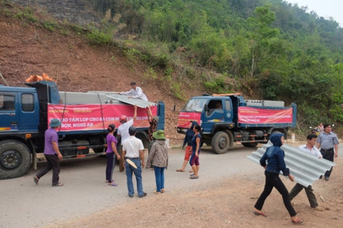4000 tấm lợp khắc phục hậu quả mưa lốc ở Nghệ An